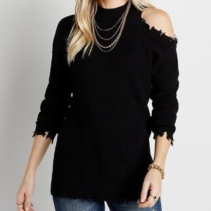 Maurices Womens sz XL Destructed Asymmetrical Cold Shoulder